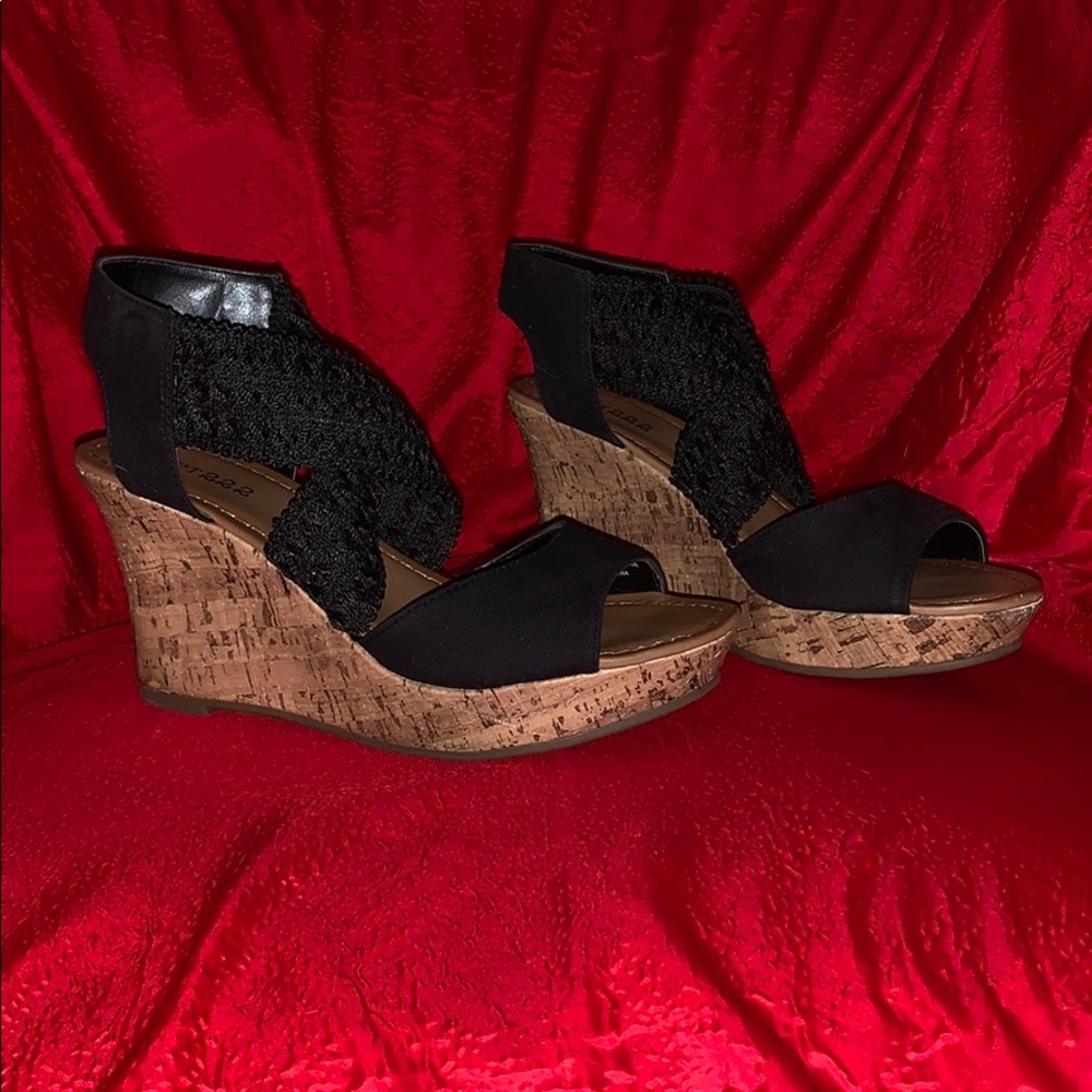 Wedge shoes